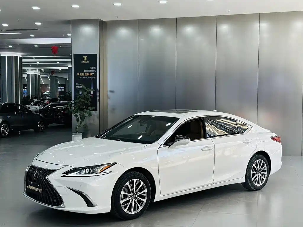 Lexus ES 2023 — фото 1
