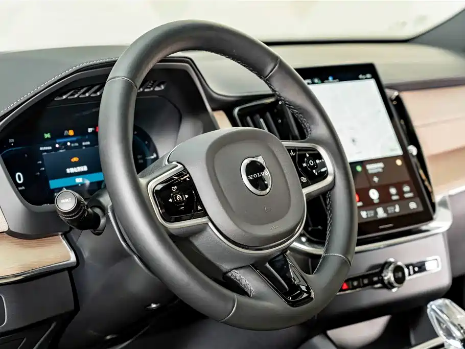 Volvo XC90 Plug-In Hybrid 2026 — фото 11