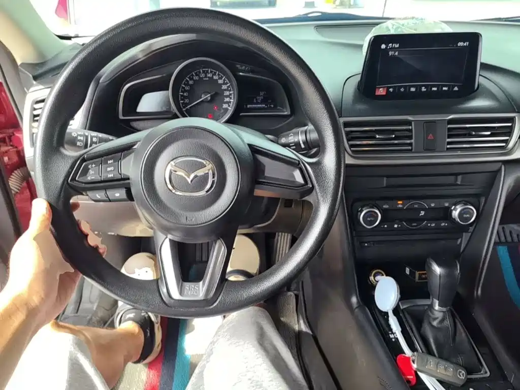 Mazda 3 Axela 2018 — фото 10