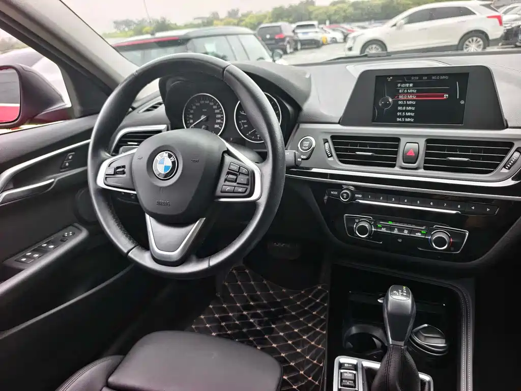 BMW 1 Series 2017 — фото 13