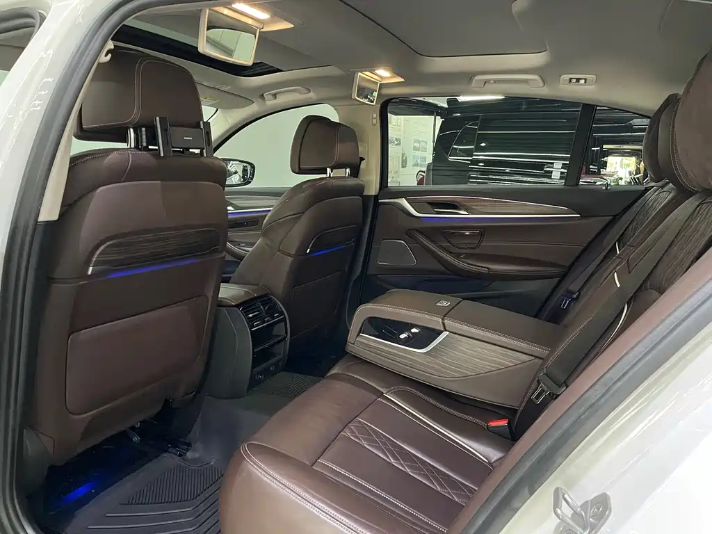 BMW 5 Series New Energy 2019 — фото 16