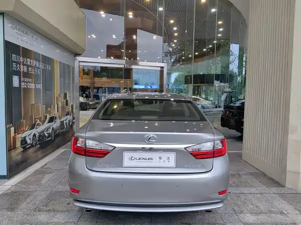 Lexus ES 2017
