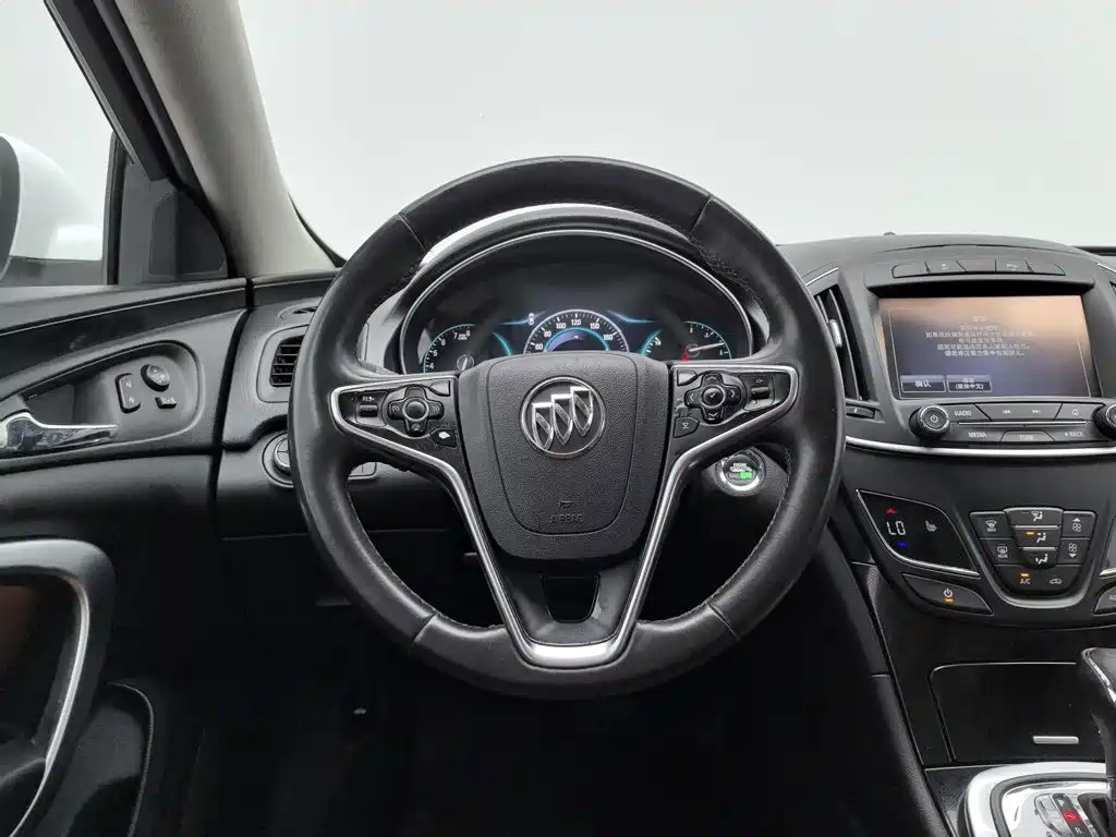 Buick Regal 2017 — фото 11