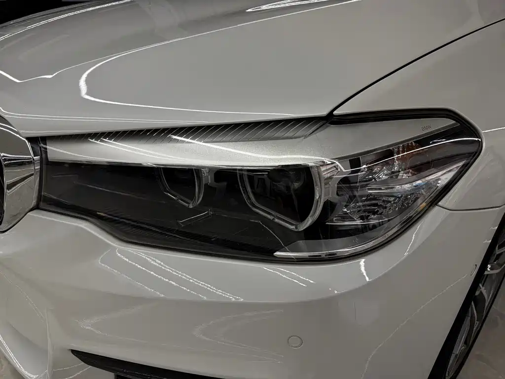 BMW 5 Series 2019 — фото 17