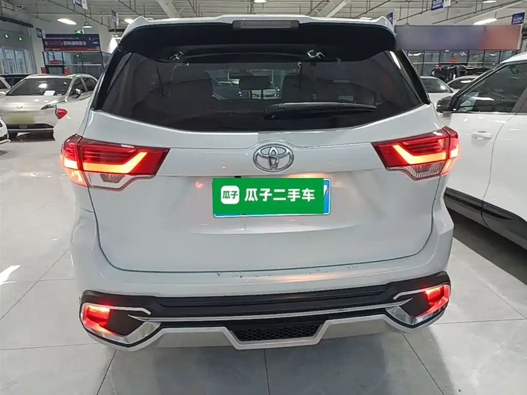 Toyota Highlander 2021 — фото 6