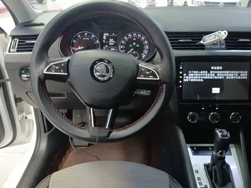 Skoda Octavia 2016 — фото 11