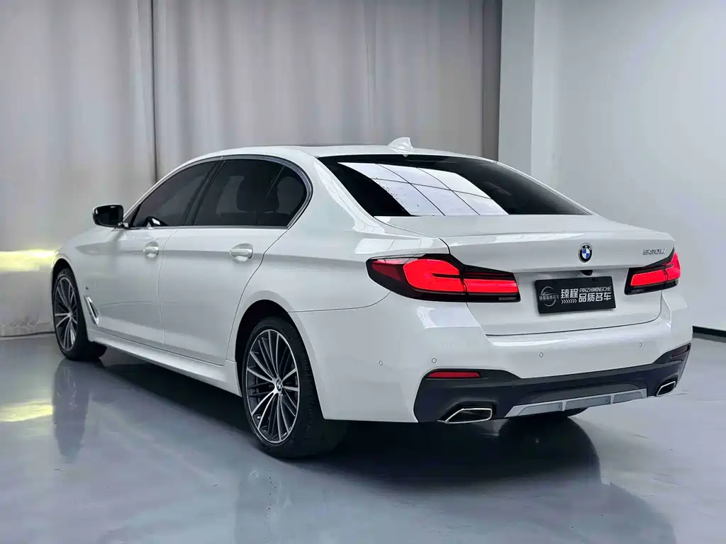 BMW 5 Series 2021 — фото 18