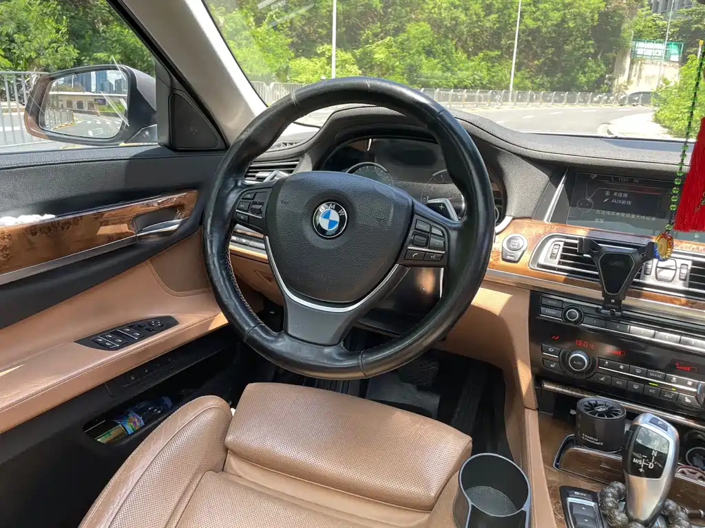 BMW 7 Series 2013 — фото 13