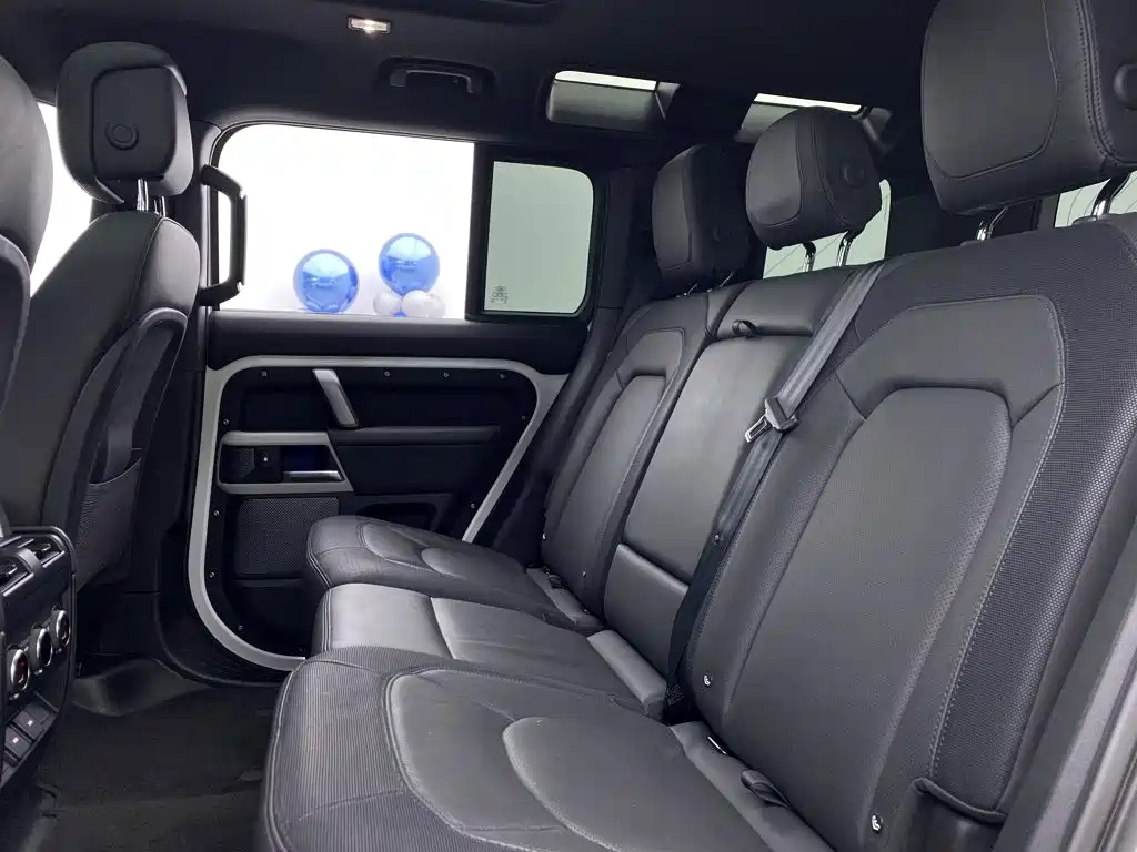 Land Rover Defender 2024 — фото 16