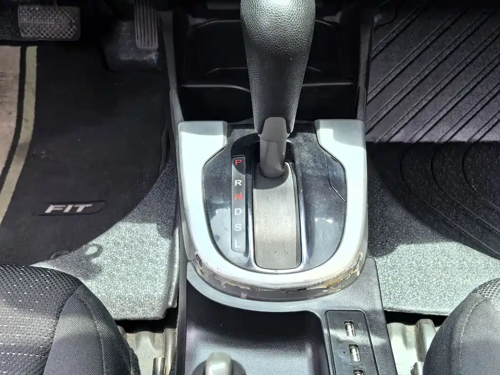 Honda Fit 2015 — фото 14