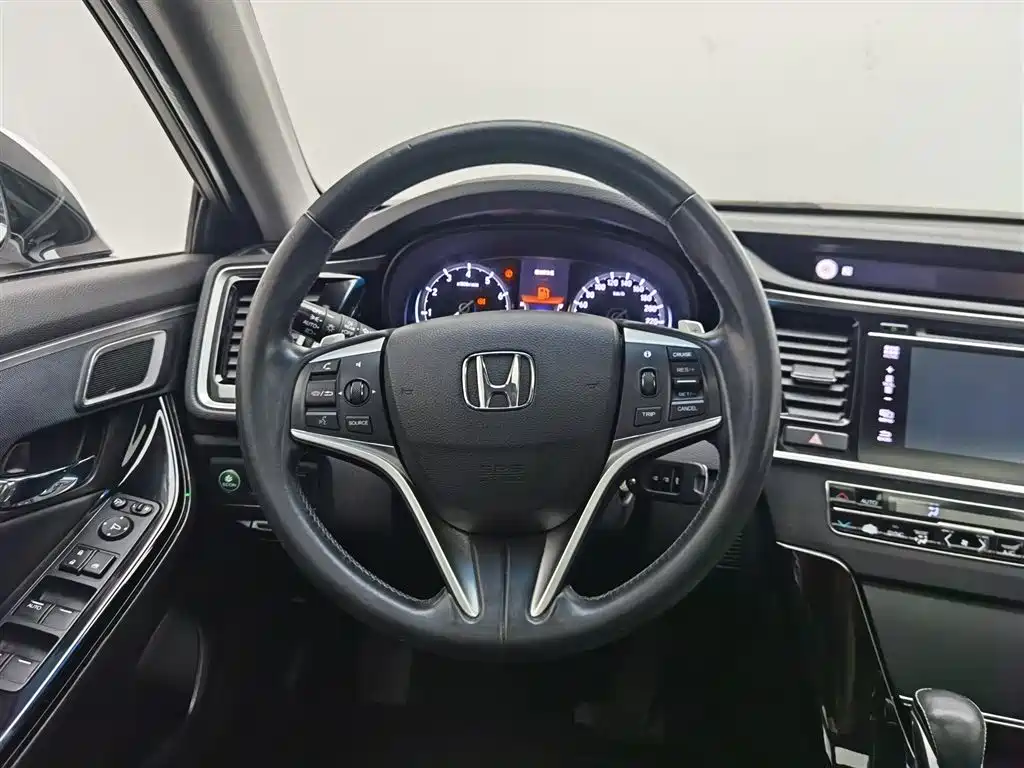 Honda Spirior 2015 — фото 11