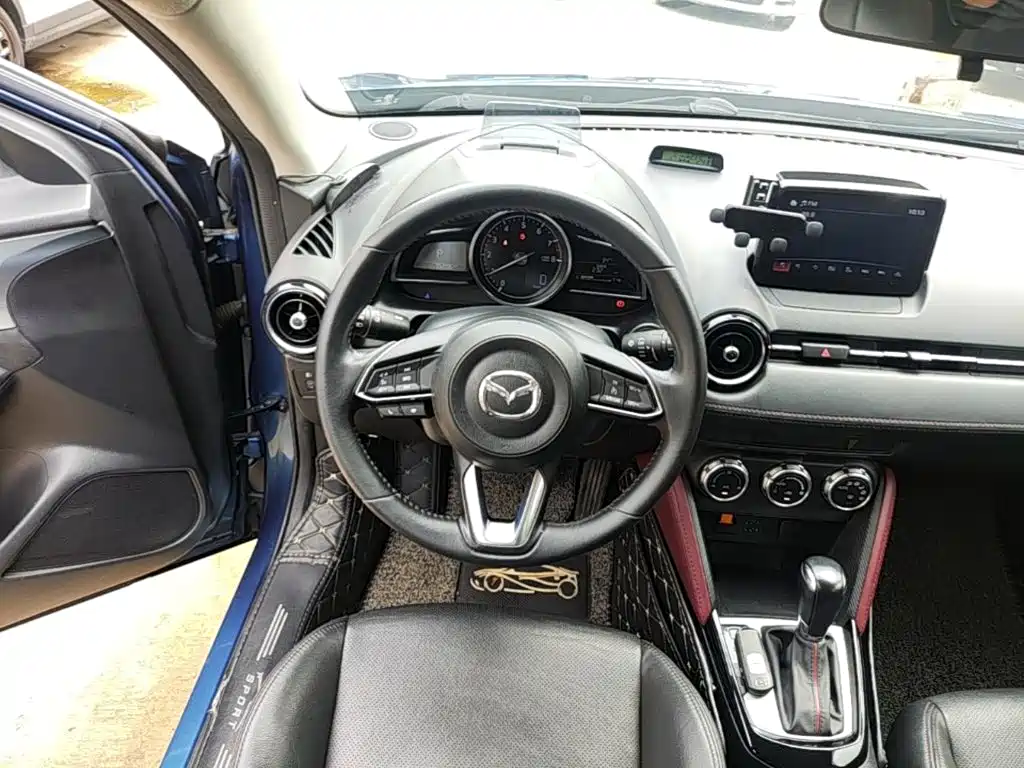 Mazda CX-3 2018 — фото 11