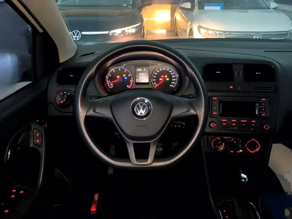 Volkswagen Polo 2017 — фото 11