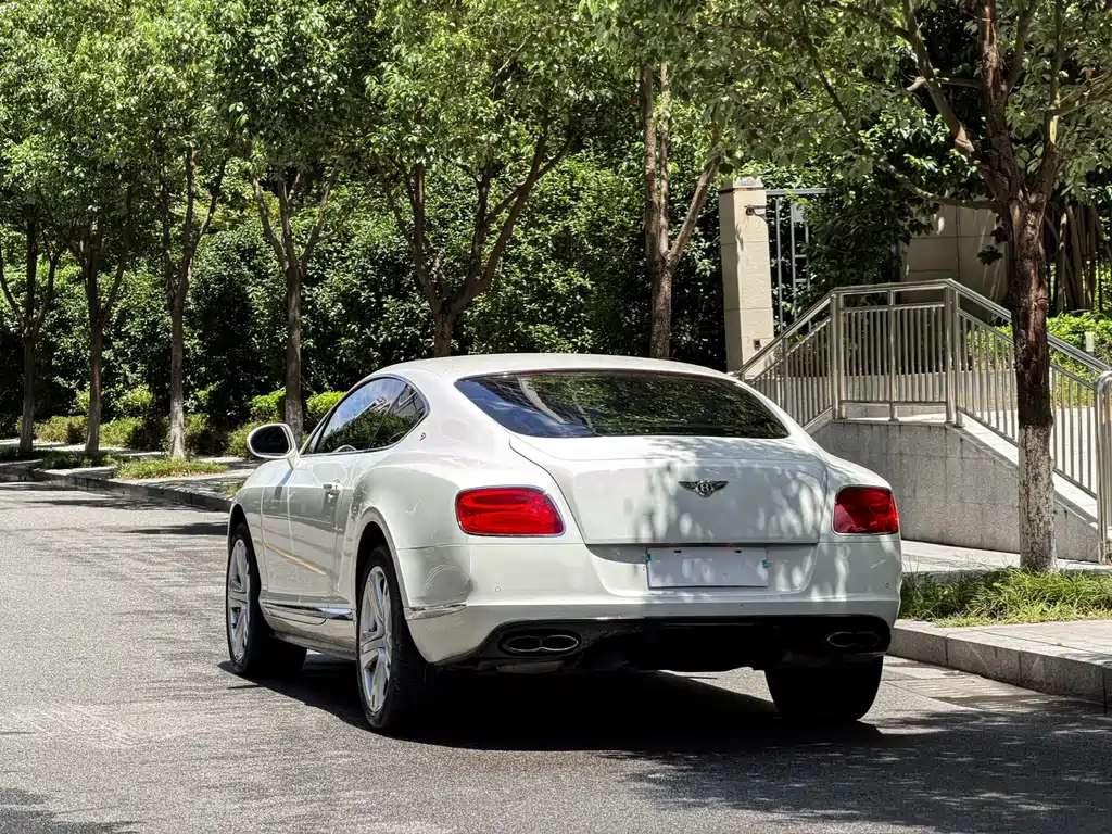 Bentley Continental 2015 — фото 12