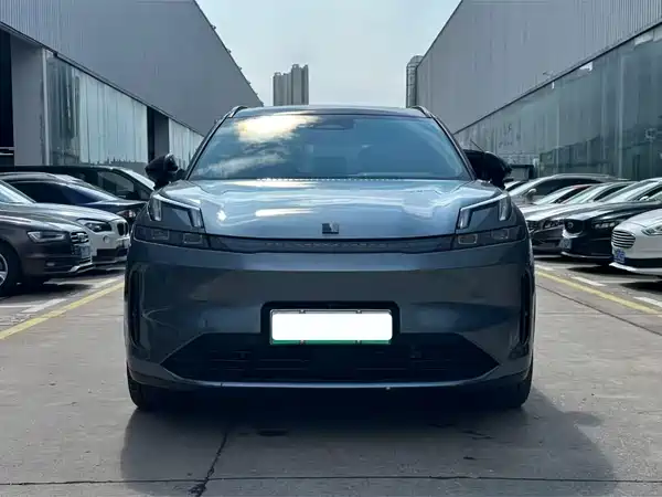Lynk & Co 08 EM-P 2024