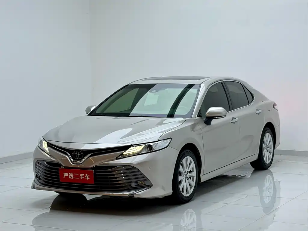 Toyota Camry 2019 — фото 1