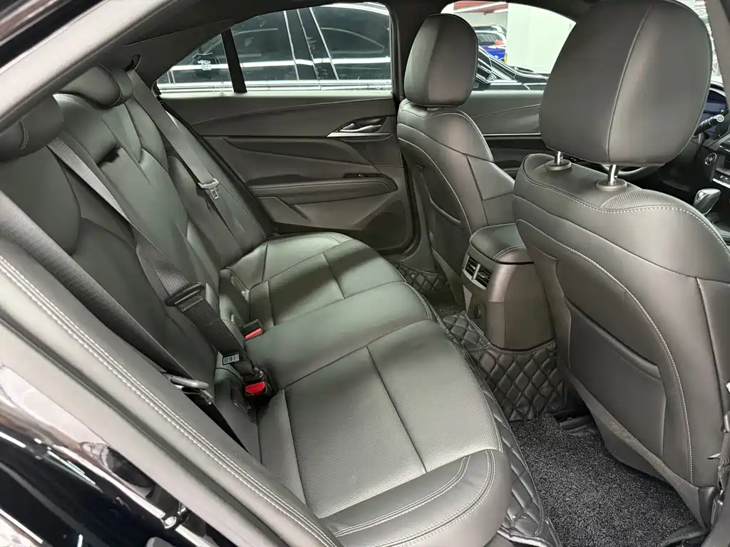 Cadillac CT4 2023 — фото 12