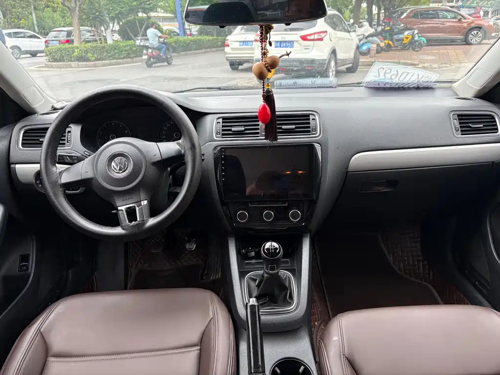 Volkswagen Sagitar 2015