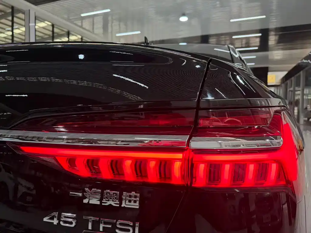 Audi A6L 2023 — фото 11