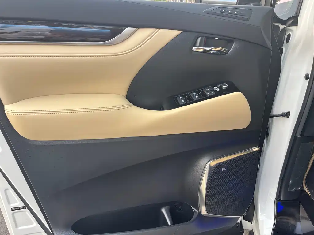 Toyota Alphard 2020 — фото 13