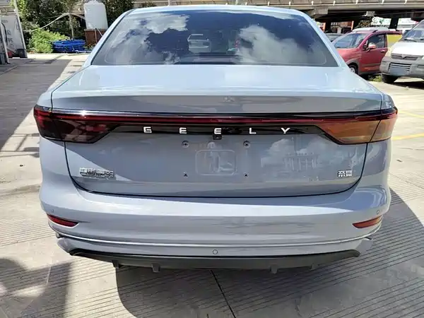 Geely Emgrand 2023