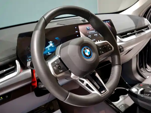 BMW iX1 2025