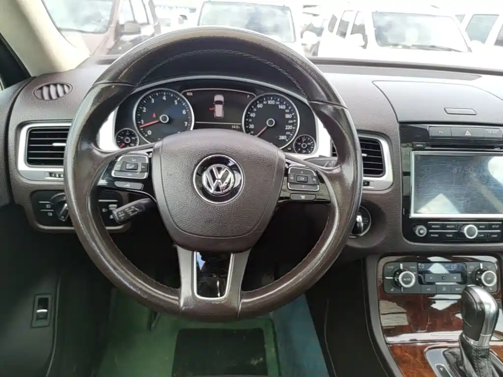 Volkswagen Touareg 2015 — фото 11