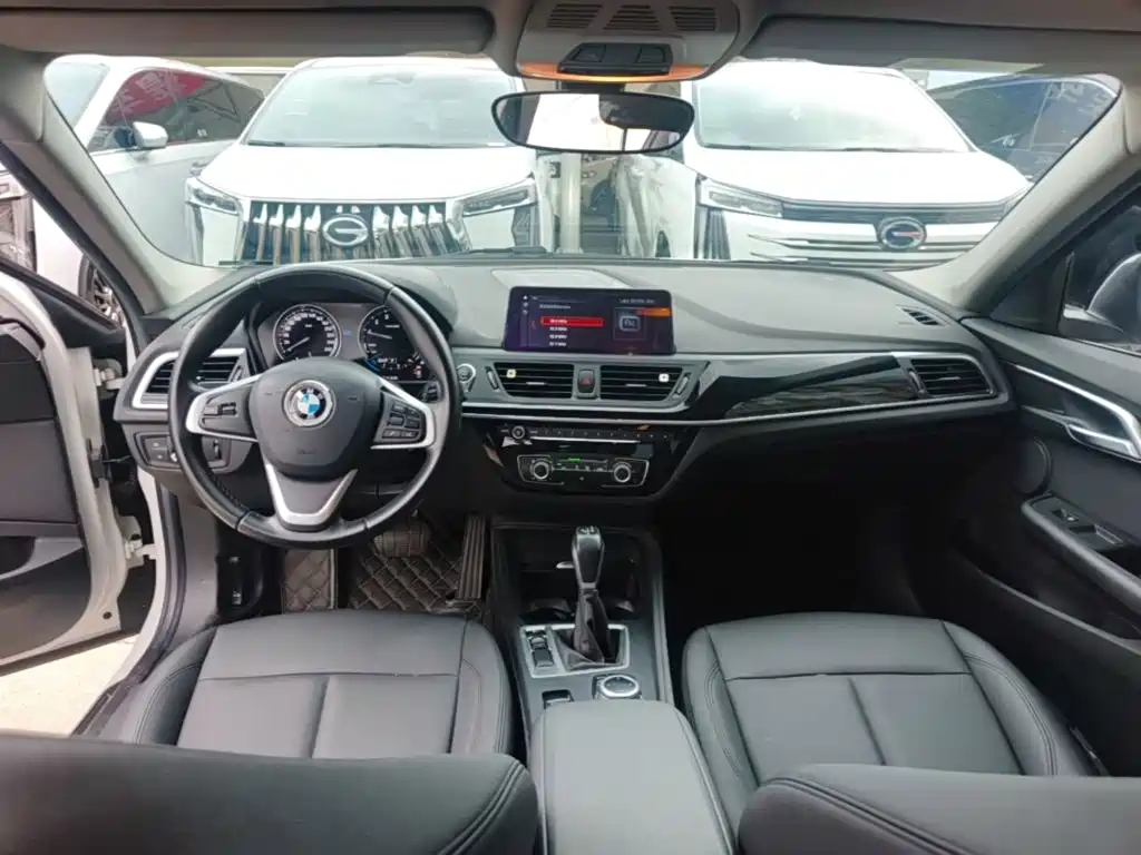 BMW 1 Series 2019 — фото 10