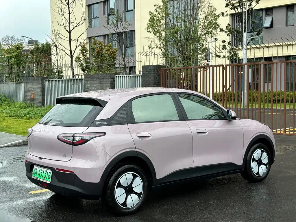 Geely Galaxy Starwish 2025 — фото 18