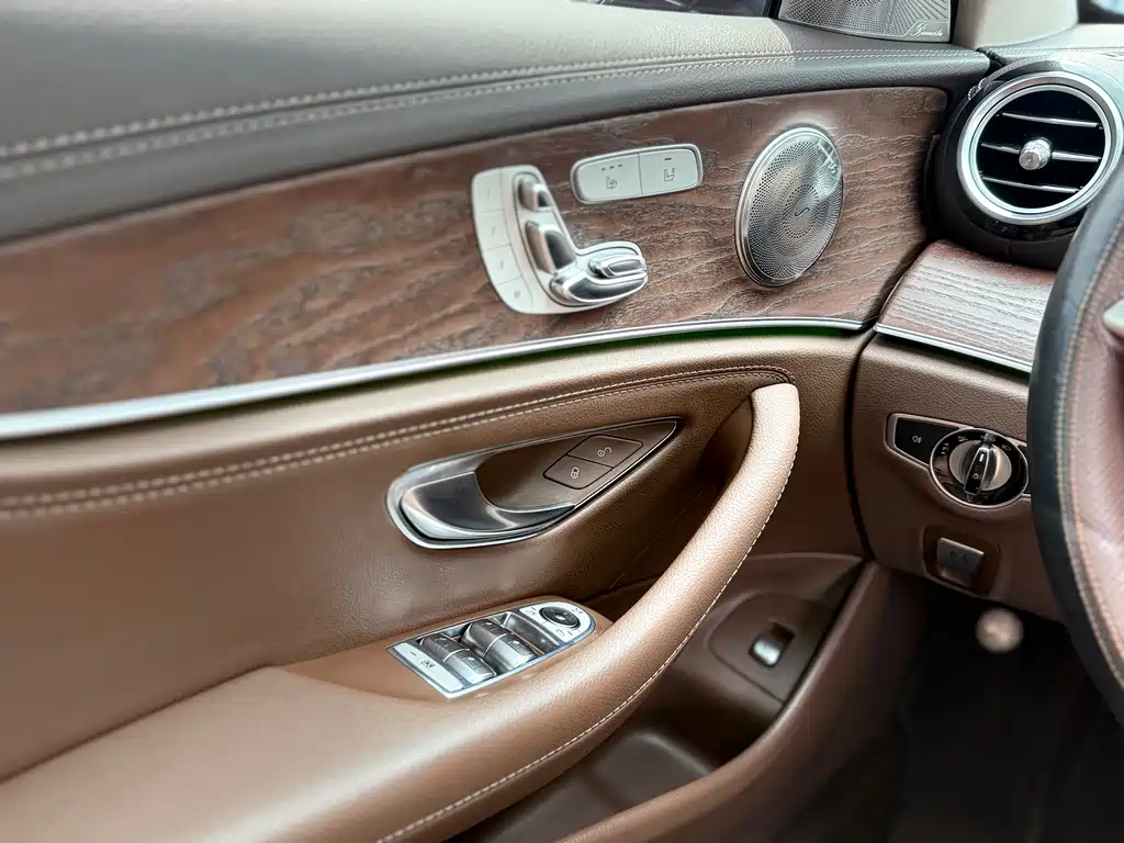 Mercedes-Benz E-Class 2022 — фото 16