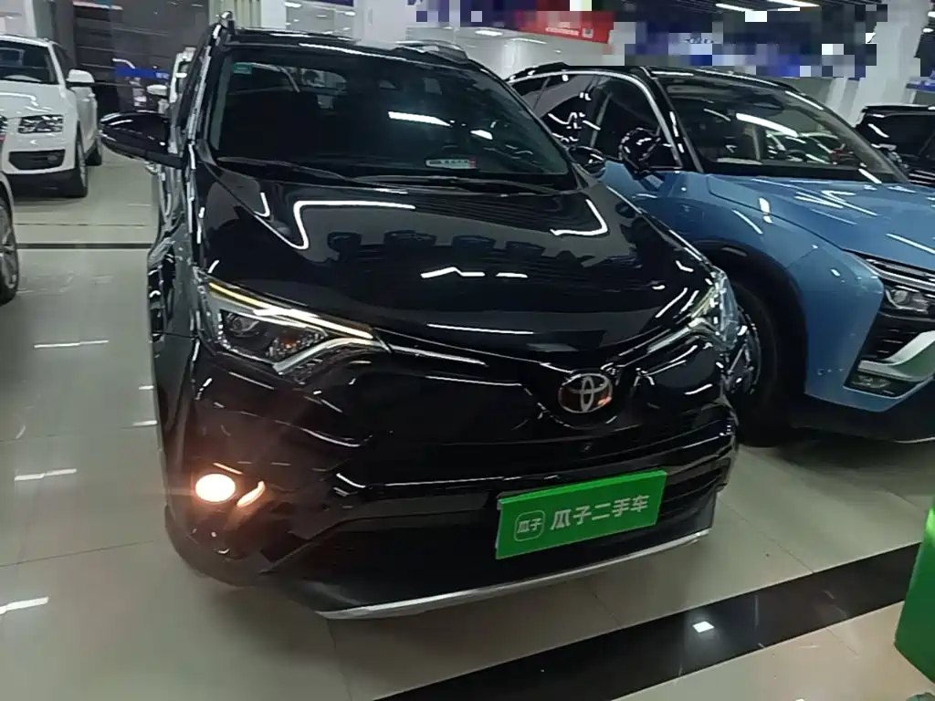 Toyota RAV4 2018 — фото 3