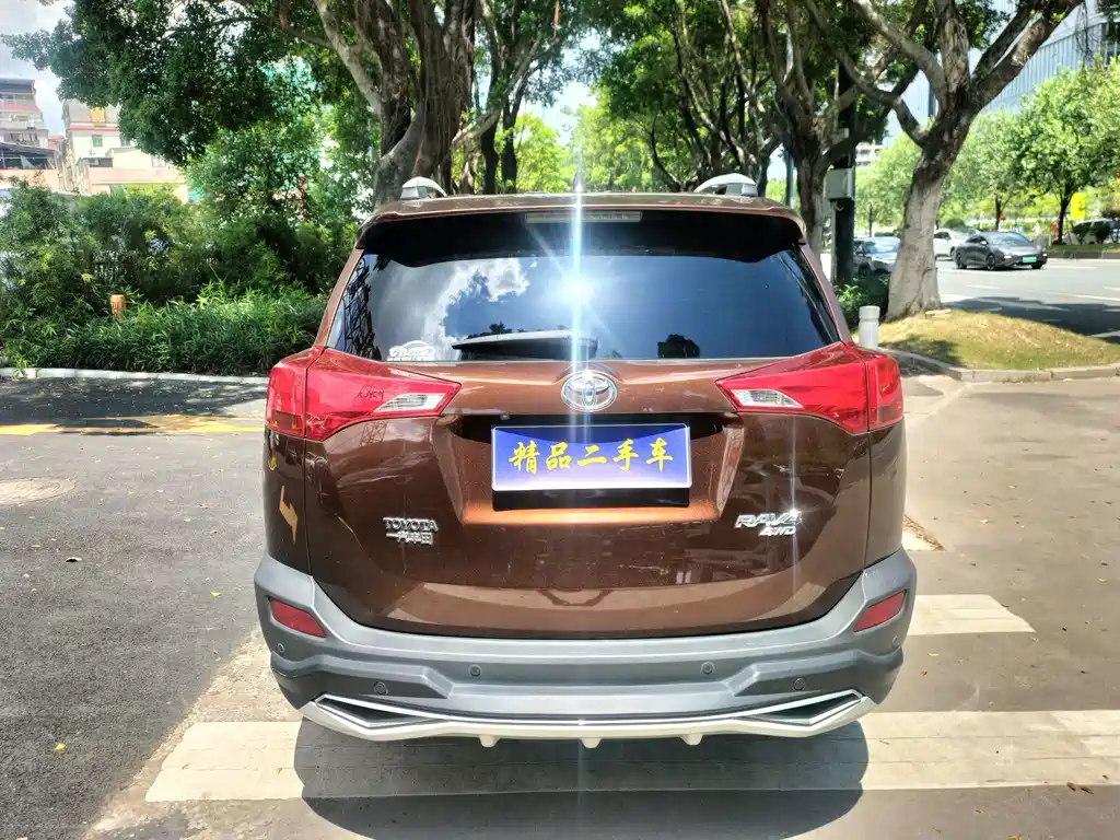 Toyota RAV4 2016 — фото 8