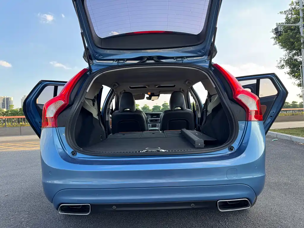 Volvo V60 2016 — фото 23