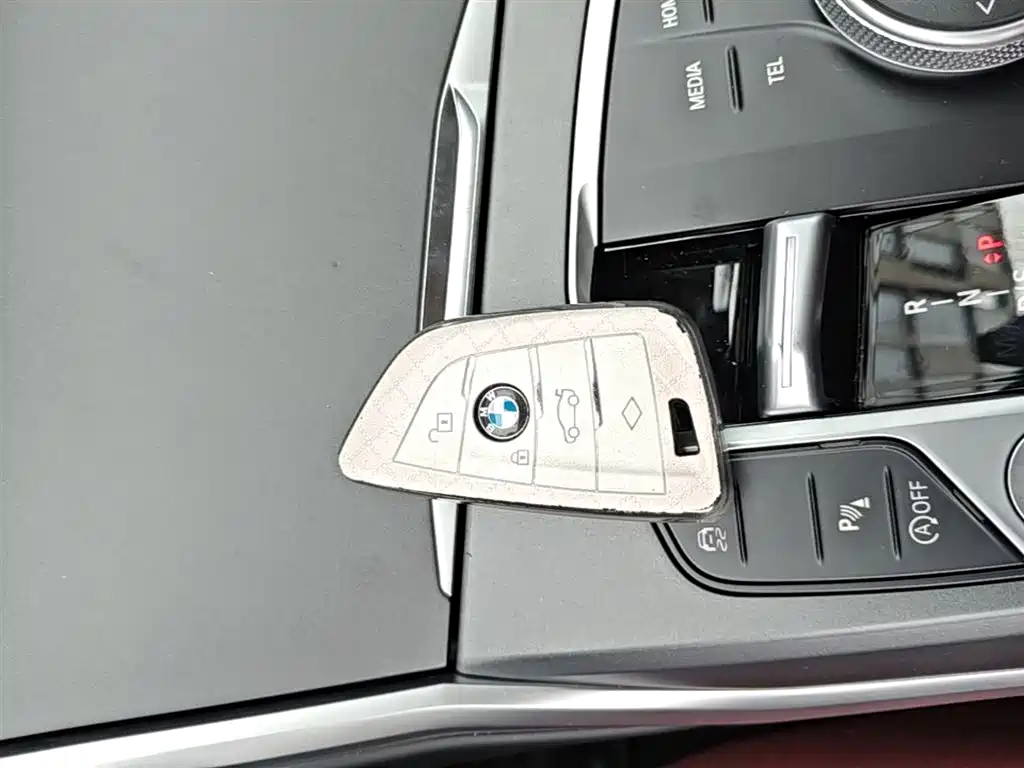 BMW 3 Series 2025 — фото 12