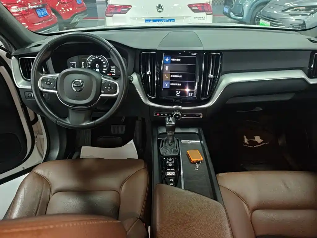 Volvo XC60 2021 — фото 10