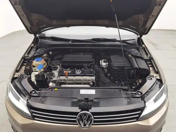 Volkswagen Sagitar 2015