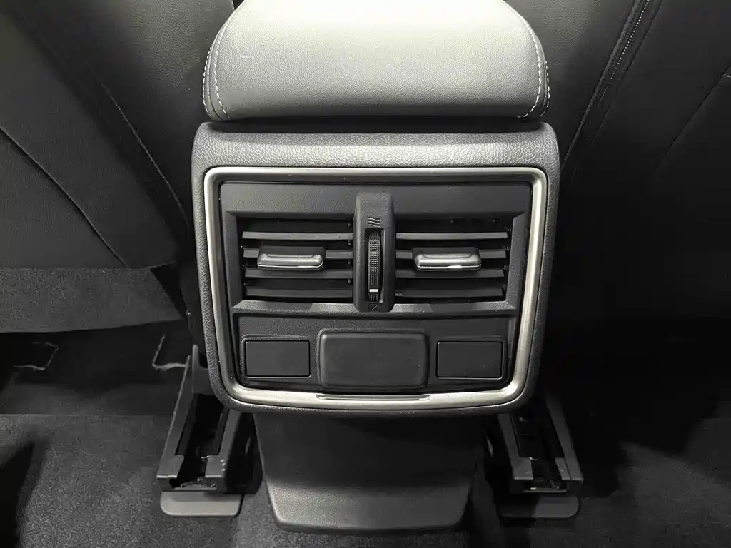 Subaru Forester 2022 — фото 14