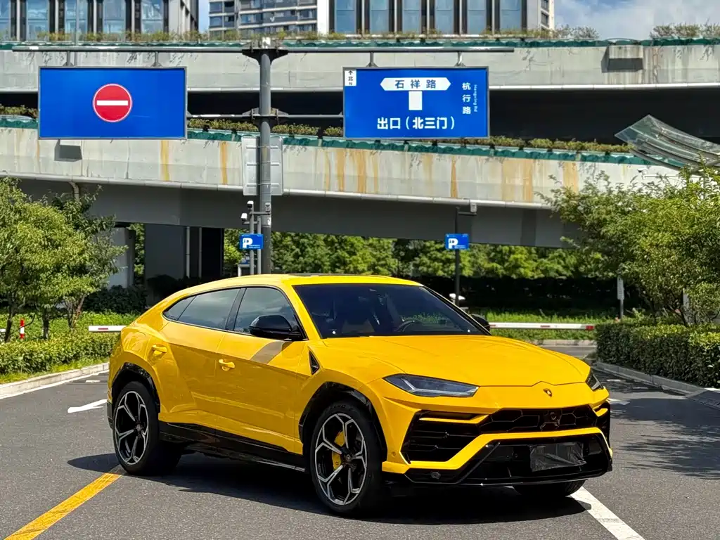 Lamborghini Urus 2023 — фото 2