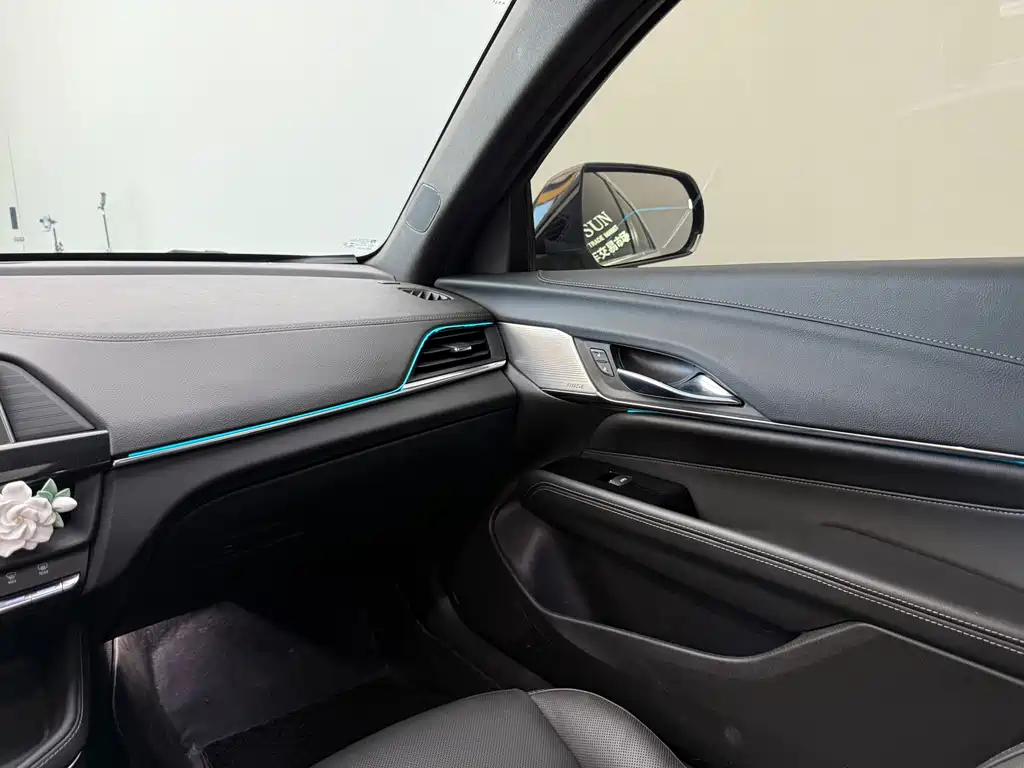 Cadillac CT4 2023 — фото 13