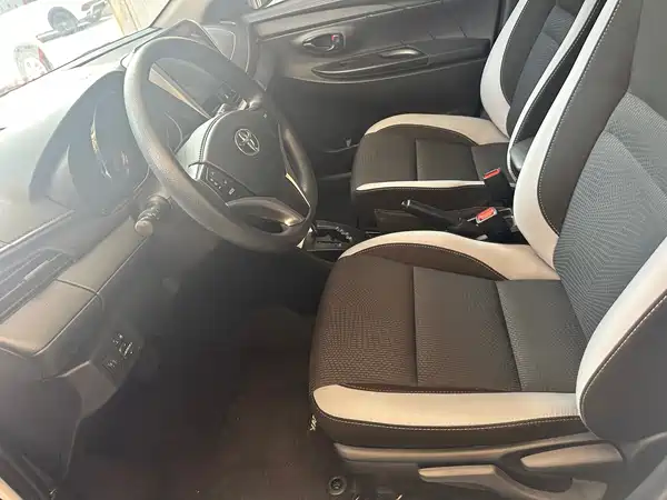 Toyota Yaris L 2022