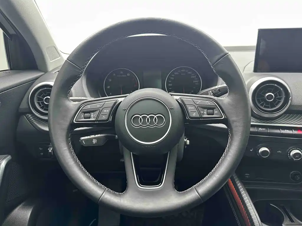 Audi Q2L 2023 — фото 15