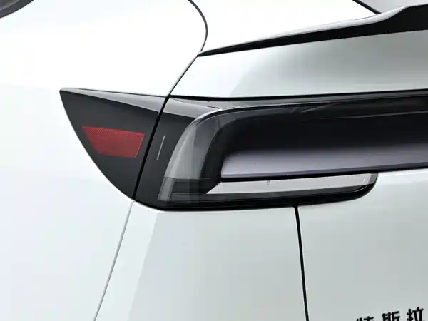 Tesla Model Y L 2025