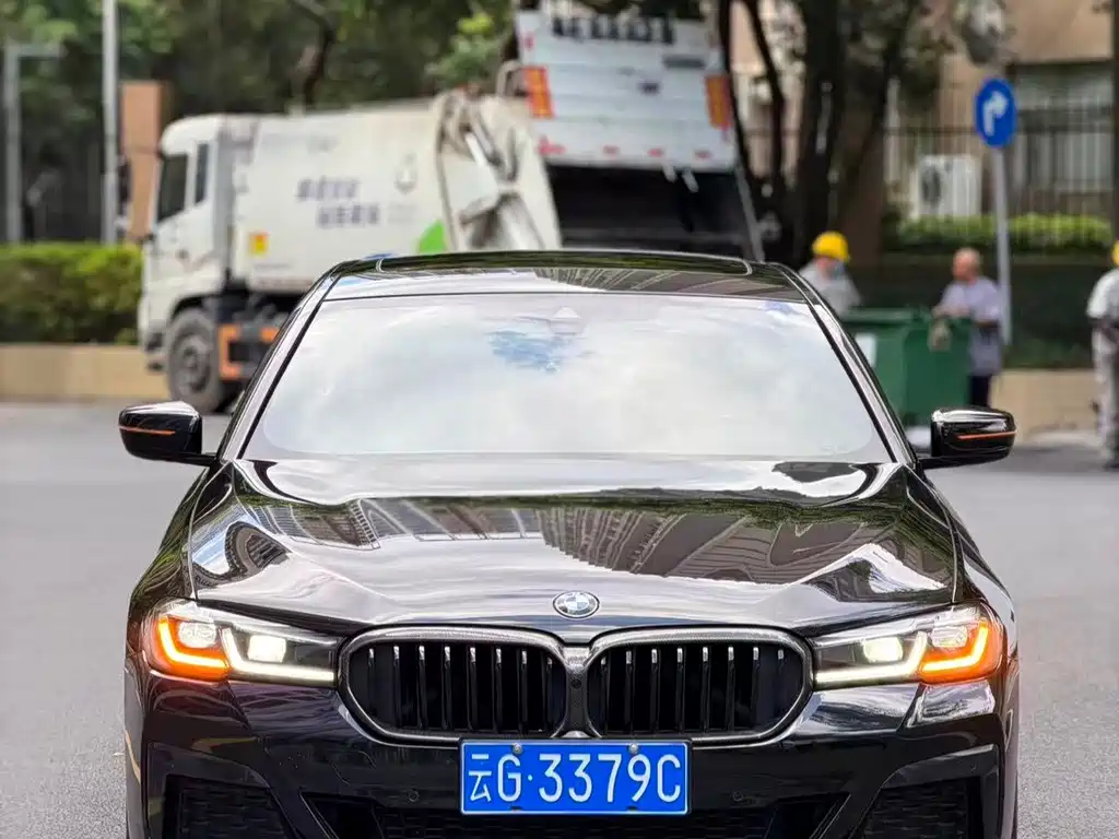 BMW 5 Series 2021 — фото 1