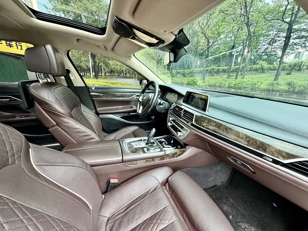 BMW 7 Series 2015 — фото 9