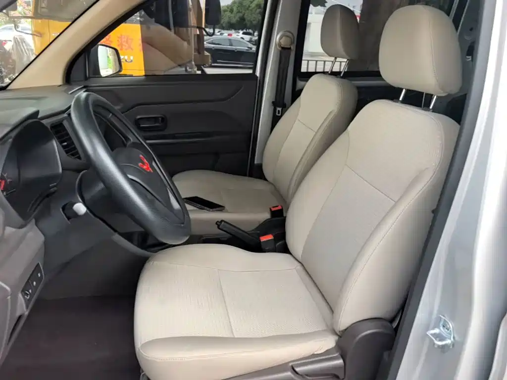 Wuling Hongguang V 2023 — фото 15