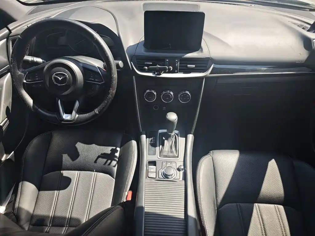Mazda CX-4 2018 — фото 12