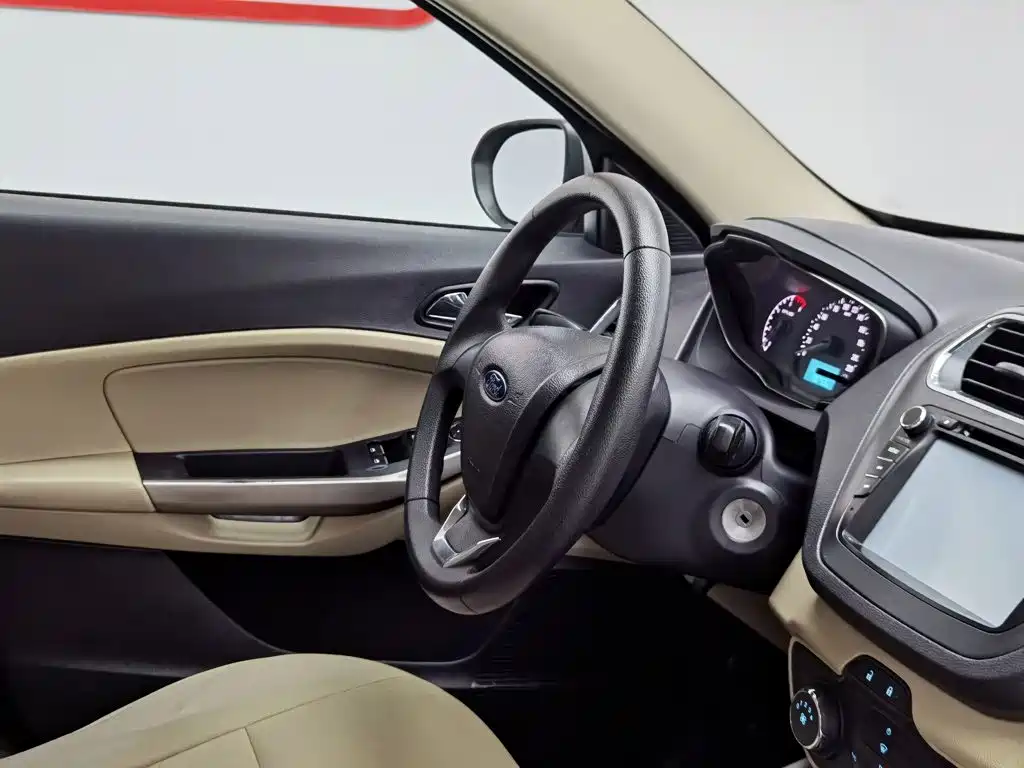 Ford Escort 2015 — фото 22