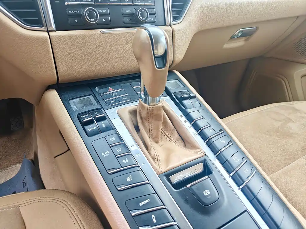 Porsche Macan 2015 — фото 19