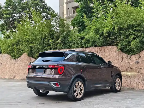 Lynk & Co 01 2019