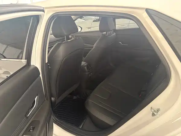 Hyundai Elantra 2024